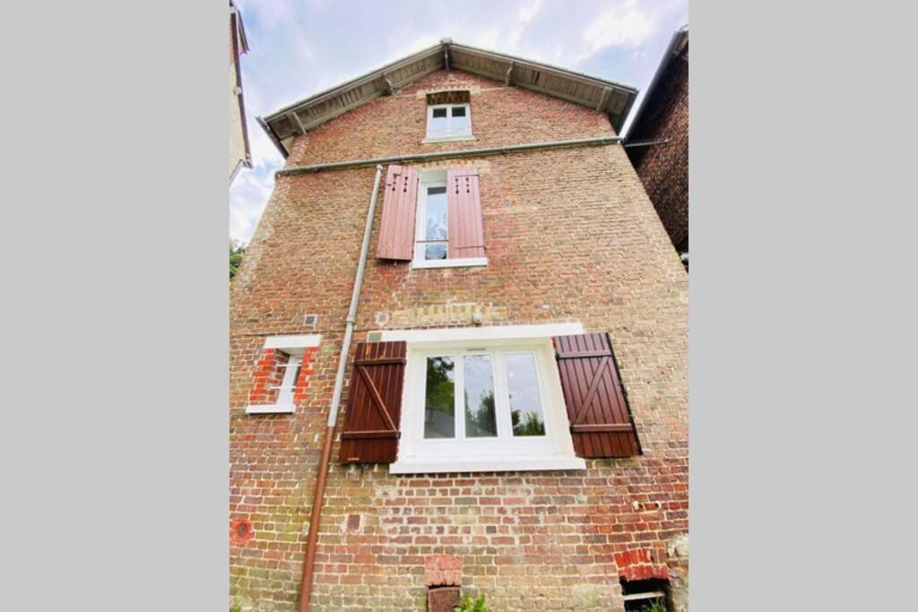Appartement cosy avec jardin chaleureux Laon Extérieur photo